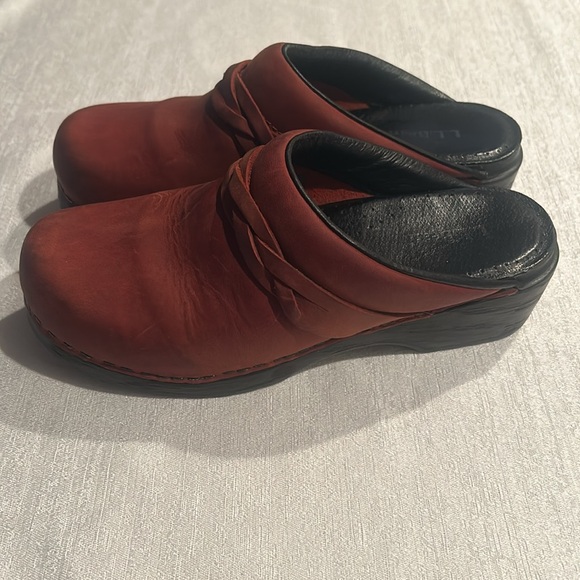 L.L. Bean Brown Leather Slip On Mules Clogs - Picture 2 of 8